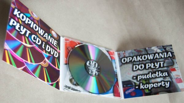 Środek digipacka z jedną płytą CD, Cd Audio, DVD